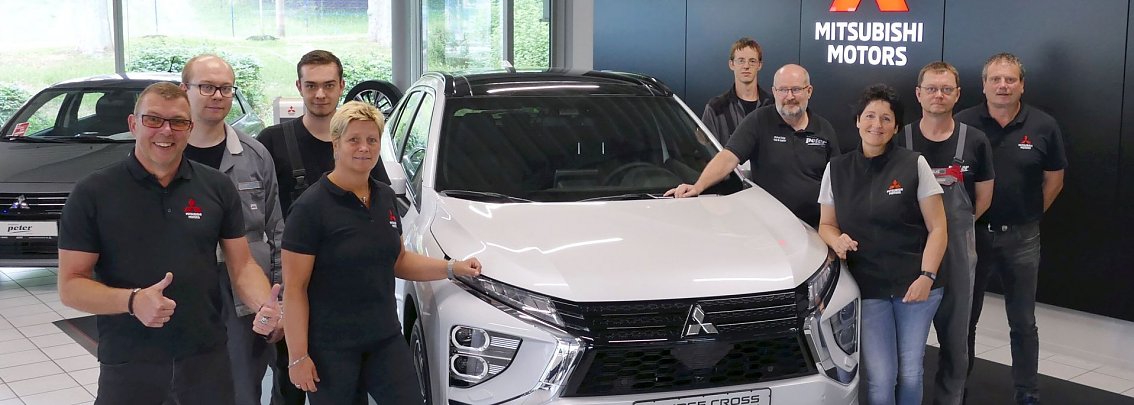 Verkaufsleiter Jens Kupfer ist stolz auf seine Mannschaft und das Triple, zu den 30 besten Mitsubishi-H&auml;ndlern Deutschlands zu geh&ouml;ren.