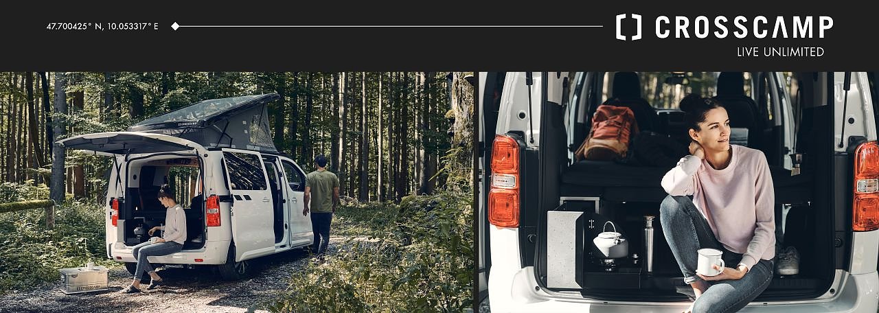 Zweiteiliges Bild einer Frau und eines Mannes mit weißem Crosscamp-Campervan im Wald; links bereitet die Frau Kaffee am Heck vor, rechts sitzt sie entspannt mit Tasse im geöffneten Van. 