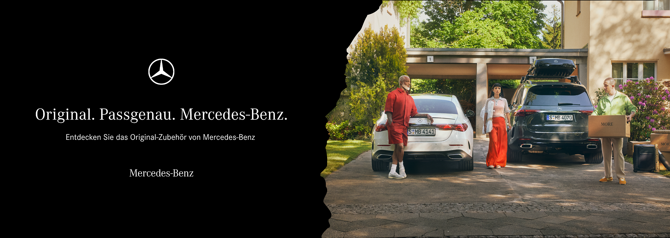 Original. Passgenau. Mercedes-Benz. Zu sehen ist eine Einfahrt mit zwei Mercedes-Benz Modellen mit Mercedes-Benz Original Zubehör und verschiedenen Nachbarn.