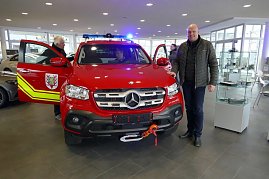 &Uuml;bergabe des Kommando-Einsatzwagens 