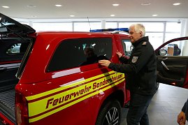 &Uuml;bergabe des Kommando-Einsatzwagens 