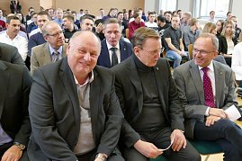 Zeugnis&uuml;bergabe an unsere Mechatroniker-Gesellen