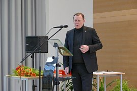 Zeugnis&uuml;bergabe an unsere Mechatroniker-Gesellen