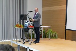 Zeugnis&uuml;bergabe an unsere Mechatroniker-Gesellen