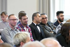 Zeugnis&uuml;bergabe an unsere Mechatroniker-Gesellen