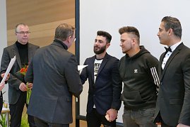 Zeugnis&uuml;bergabe an unsere Mechatroniker-Gesellen