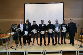 Zeugnis&uuml;bergabe an unsere Mechatroniker-Gesellen