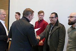 Zeugnis&uuml;bergabe an unsere Mechatroniker-Gesellen