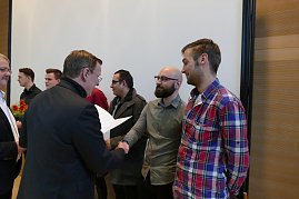 Zeugnis&uuml;bergabe an unsere Mechatroniker-Gesellen