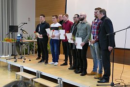 Zeugnis&uuml;bergabe an unsere Mechatroniker-Gesellen