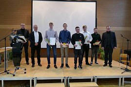 Zeugnis&uuml;bergabe an unsere Mechatroniker-Gesellen