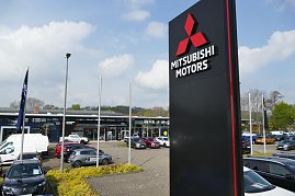 Auch das G&ouml;ttinger Autohaus erfuhr f&uuml;r Mitsubishi im Innen- und Au&szlig;enbereich eine Neugestaltung nach neuer CI. 