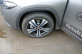 blaue Farbgebung der Felgen - ein Hinweis auf ein Elektrofahrzeug