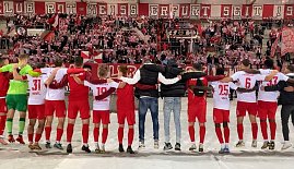 Impressionen von der Fahrzeug&uuml;bergabe in der RWE-Fankurve des Steigerwaldstadions
