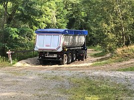 Eindr&uuml;cke vom Fahrzeugtest unter m&ouml;glichen Extrembedingungen einer Baustelle. Besondere Herausforderung: verschlei&szlig;freies Anhalten und Anfahren am Berg.