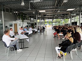 41 junge Menschen beginnen mit ihrer Ausbildung