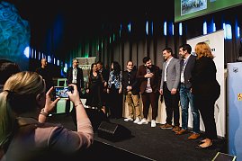 ie Vertreter der Top-3-Betriebe in der Kategorie Vertragshandel wurden auf die B&uuml;hne gebeten: (v. l.) Autohaus Peter, Henning Automobile und Autohaus Gaul & Klamt