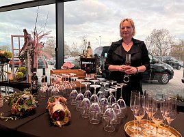 She's Mercedes Ladies Night