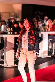 She's Mercedes Ladies NIght