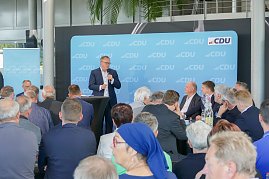 Spannende politische Diskussionen bei CDU-Veranstaltung im Autohaus (Foto: )