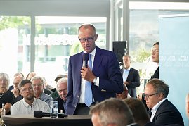 Spannende politische Diskussionen bei CDU-Veranstaltung im Autohaus (Foto: )