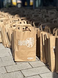 Spannende politische Diskussionen bei CDU-Veranstaltung im Autohaus (Foto: )