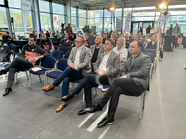 Die Ausdauersport-Elite war in unserem Suzuki-Autohaus zu Gast (Foto: Autohaus Peter Gruppe | A. Hille)