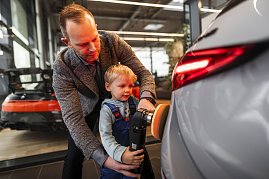 „Kleine Hände, große Zukunft“  Kita-Kinder erleben spannenden Vormittag im Autohaus (Foto: Eric Freytag)