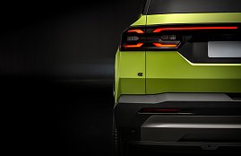 Detailansicht des linken Hecks eines neongrünen Jeep Compass mit leuchtenden LED-Rückleuchten und klaren Kanten im Karosseriedesign. (Foto: FCA Germany GmbH)