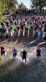 Bilder vom Bergwitztriathlon 2025. Sowohl von der Atmosphäre vor Ort, vom Autohaus Peter Stand, vom #TeamPeter und vom Wettkampf an sich. (Foto: Autohaus Peter GmbH / TriathlonFreundeWittenberg)