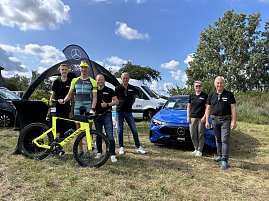Bilder vom Bergwitztriathlon 2025. Sowohl von der Atmosphäre vor Ort, vom Autohaus Peter Stand, vom #TeamPeter und vom Wettkampf an sich. (Foto: Autohaus Peter GmbH / TriathlonFreundeWittenberg)