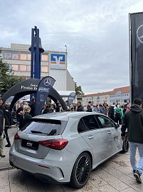 [Mercedes-Benz A 180 d Kompaktlimousine | Energieverbrauch kombiniert: 5,6-5 l/100 km | CO-2;-Emissionen kombiniert: 145-132 g/km | CO-2;-Klassen: E-D] (Foto: Autohaus Peter GmbH)