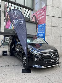 Bilder von den Impressionen am Stand, am Streckenrand und vom Läuferteam. (Foto: Autohaus Peter GmbH)