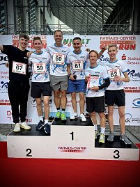 Bilder von den Impressionen am Stand, am Streckenrand und vom Läuferteam. (Foto: Autohaus Peter GmbH)