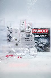 Auf den Bildern sind einzelne Produkte der neuen Mercedes-Benz Herbst/Winter Collection zu sehen in einem passenden Ambiente. (Foto: Mercedes-Benz AG)