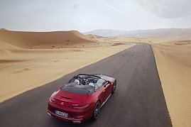 Der neue Mercedes-Maybach SL 680 Monogram Series in verschiedenen Perspektiven sowohl im „Red Ambiance“, als auch im „White Ambiance“ (Foto: Mercedes-Benz AG)