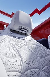 Der neue Mercedes-Maybach SL 680 Monogram Series in verschiedenen Perspektiven sowohl im „Red Ambiance“, als auch im „White Ambiance“ (Foto: Mercedes-Benz AG)