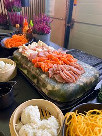 Impression vom einzigartigen Catering. Eine Aufnahme von der Auswahl am Live-Buffet. (Foto: Mercedes-Benz AG)