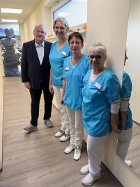 Helmut Peter und das Praxisteam (Foto: Autohaus Peter)