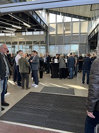 Man blickt auf den Check-In des Unternehmerfr&uuml;hst&uuml;cks in Bernburg.