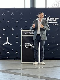 Michael Ha&szlig;kerl, Vorstandsmitglied der Salzlandsparkasse, ist der n&auml;chste Redner.