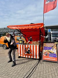 Detlef Werner vor seinem Stand "Deutsche Knoblauchr&auml;ucherei".