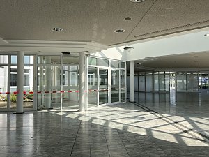 leere Ausstellungshalle