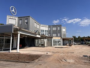 Entwicklung auf der Baustelle des neuen Mercedes-Benz-Centers in Nordhausen