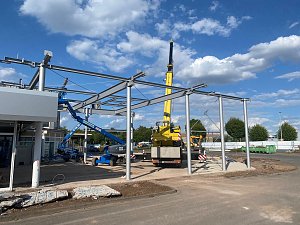 Entwicklung auf der Baustelle des neuen Mercedes-Benz-Centers in Nordhausen