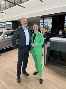 Weinakademiker Andr&eacute; Pf&uuml;tzner und Gesch&auml;ftsf&uuml;hrerin Christina Dost