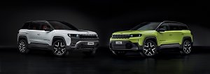 Zwei neue Jeep Compass SUV-Modelle nebeneinander vor schwarzem Hintergrund – links in Weiß, rechts in auffälligem Neongrün, beide mit modernen LED-Frontscheinwerfern und markantem Kühlergrill.