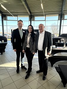 Man sieht die Geschäftsführung, v.l.n.r.: Andreas Peter, Christina Dost, Helmut Peter.