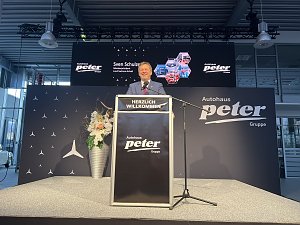 Ministerpr&auml;sident des Landes Sachsen-Anhalt Sven Schulze w&auml;hrend seines Gru&szlig;wortes am Rednerpult.