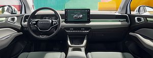 Innenraum des Škoda Epiq mit digitalem Cockpit, großem Zentraldisplay und modern gestaltetem Armaturenbrett in Mint- und Grautönen.